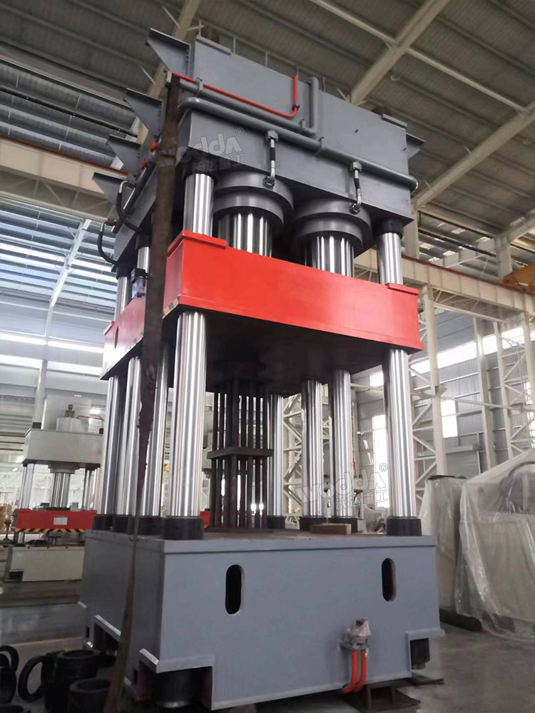 4500噸門面壓花機 4500噸門面壓花機