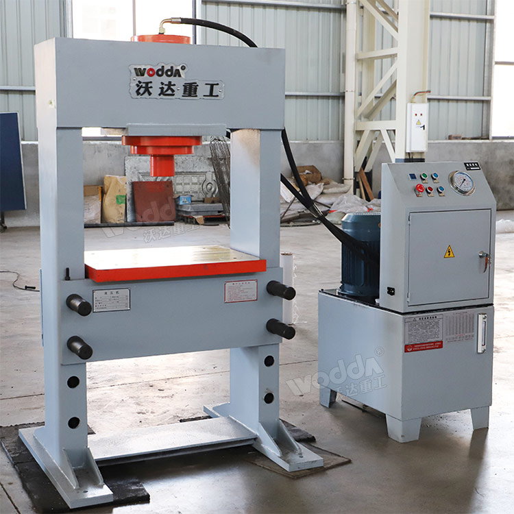 100噸龍門油壓機 100噸龍門油壓機