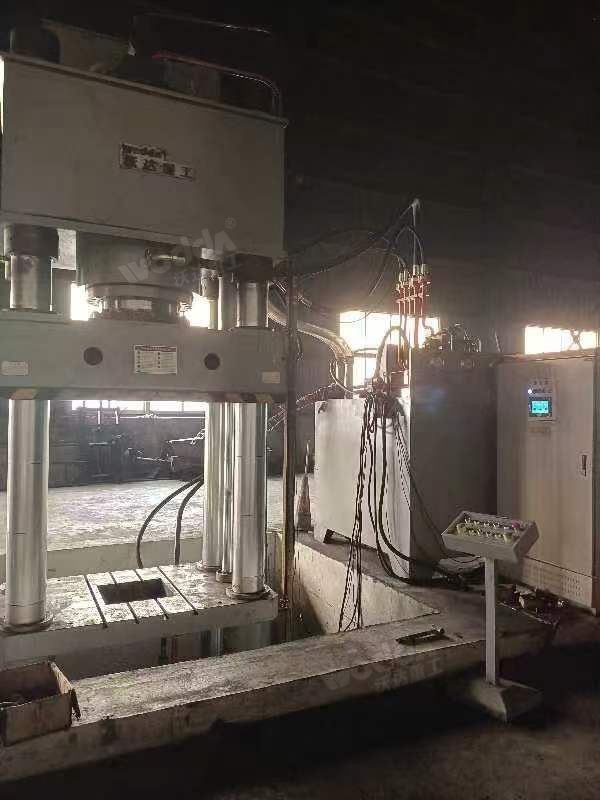 800噸匣缽液壓機客戶現場.jpg 800噸匣缽液壓機客戶現場.jpg