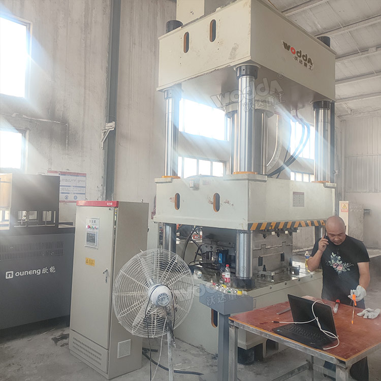 630噸四柱液壓機 630噸四柱液壓機