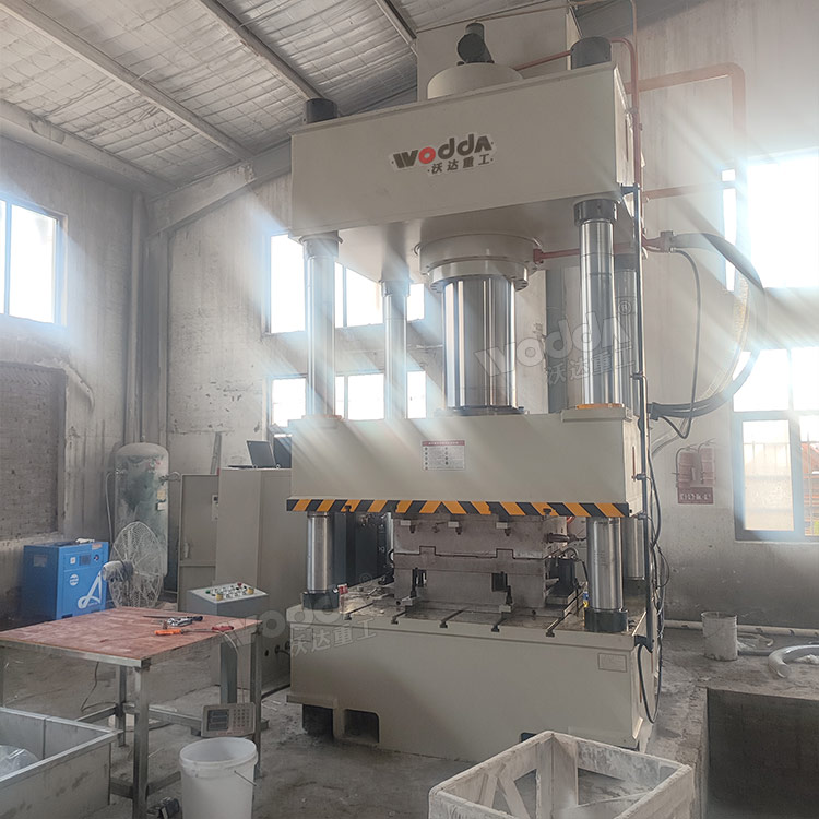 630噸石英石水槽液壓機客戶現場.jpg 630噸石英石水槽液壓機客戶現場.jpg