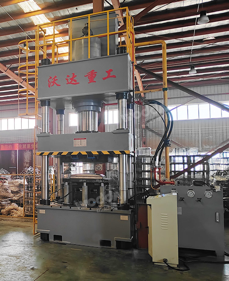 630噸四柱液壓機客戶現(xiàn)場 630噸四柱液壓機客戶現(xiàn)場