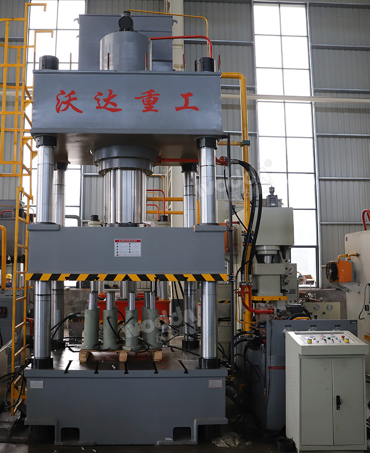 630噸四柱液壓機車間實物 630噸四柱液壓機車間實物