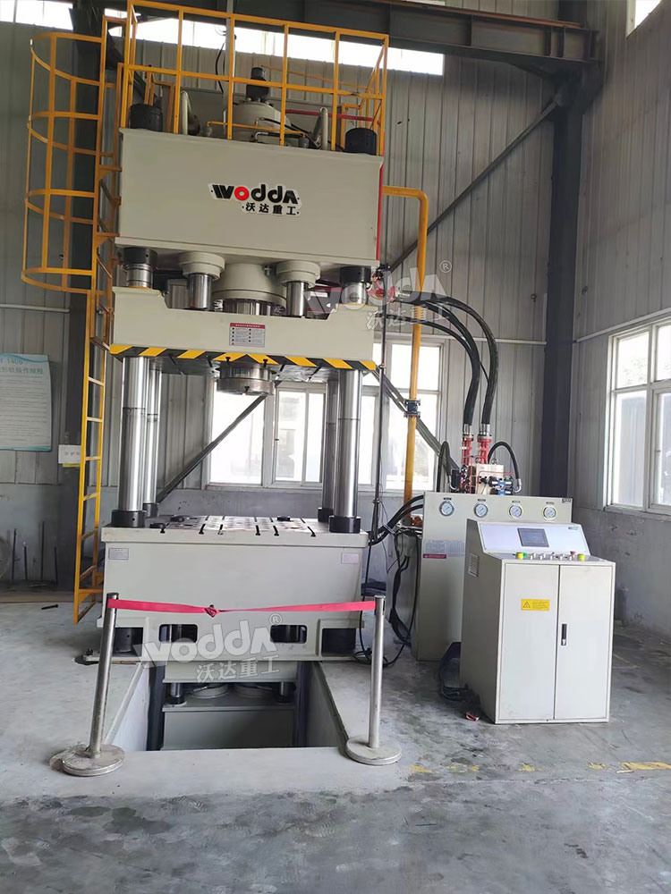 500噸封頭液壓機客戶現場 500噸封頭液壓機客戶現場