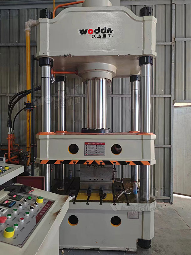 315噸三梁四柱液壓機客戶現場 315噸三梁四柱液壓機客戶現場