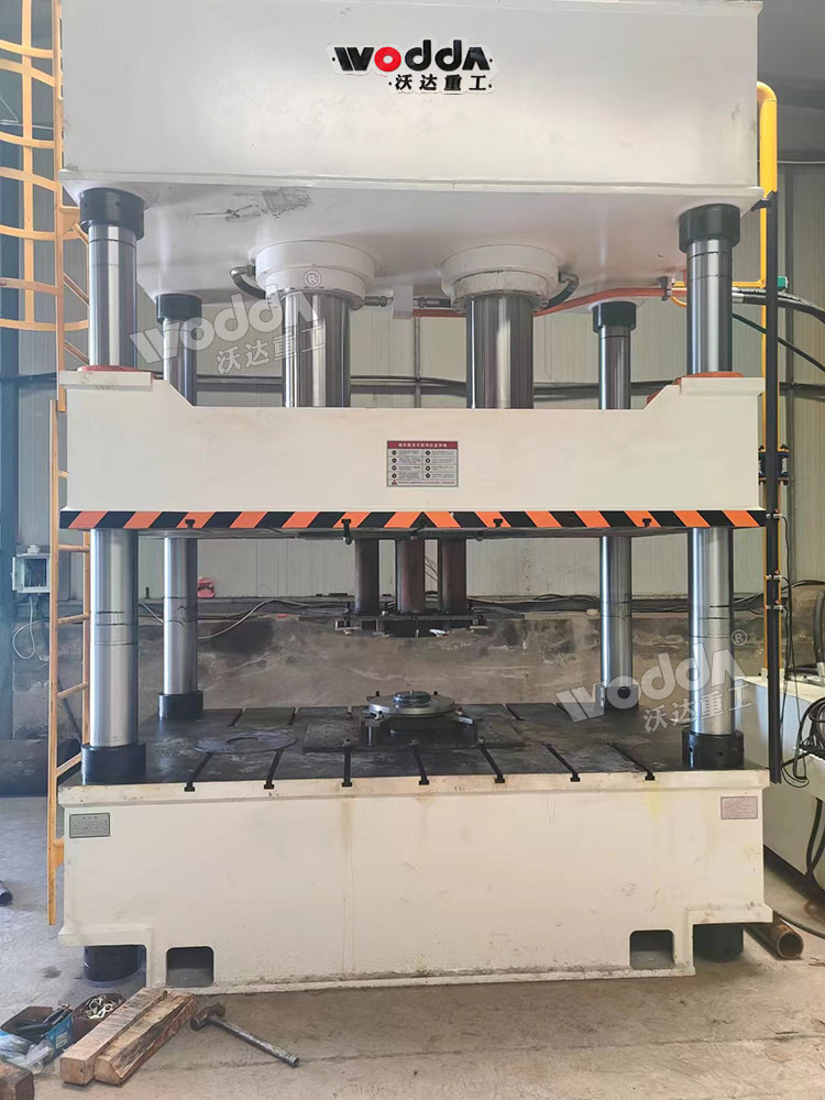 500噸農機配件沖壓成型液壓機現場 500噸農機配件沖壓成型液壓機現場