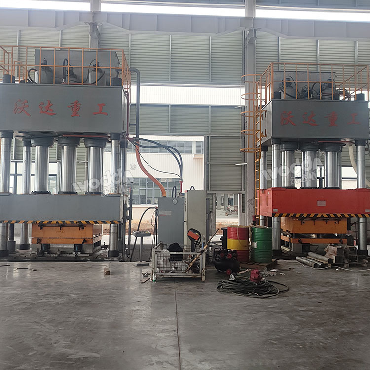 1500噸SMC汽車導流罩成型液壓機客戶現場 1500噸SMC汽車導流罩成型液壓機客戶現場