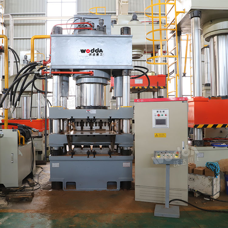 630噸四梁四柱液壓機 630噸四梁四柱液壓機