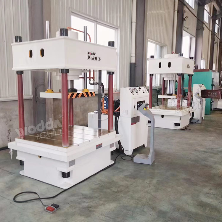 100噸二梁四柱液壓機(jī)調(diào)試 100噸二梁四柱液壓機(jī)調(diào)試