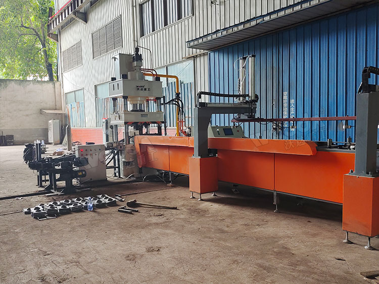 200噸錨桿托盤自動(dòng)化生產(chǎn)線現(xiàn)場(chǎng) 200噸錨桿托盤自動(dòng)化生產(chǎn)線現(xiàn)場(chǎng)