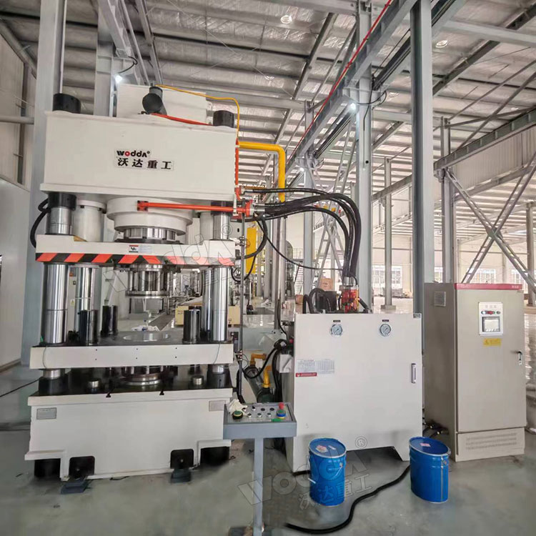 630噸陶瓷粉末成型液壓機現場 630噸陶瓷粉末成型液壓機現場