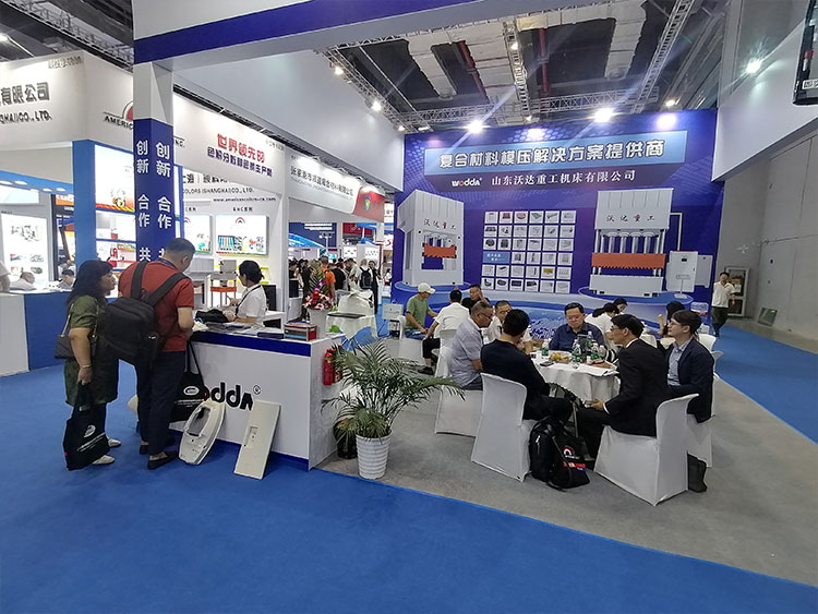 現(xiàn)場(chǎng)咨詢(xún)客戶(hù) 現(xiàn)場(chǎng)咨詢(xún)客戶(hù)