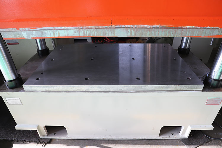 液壓機工作臺細節 液壓機工作臺細節