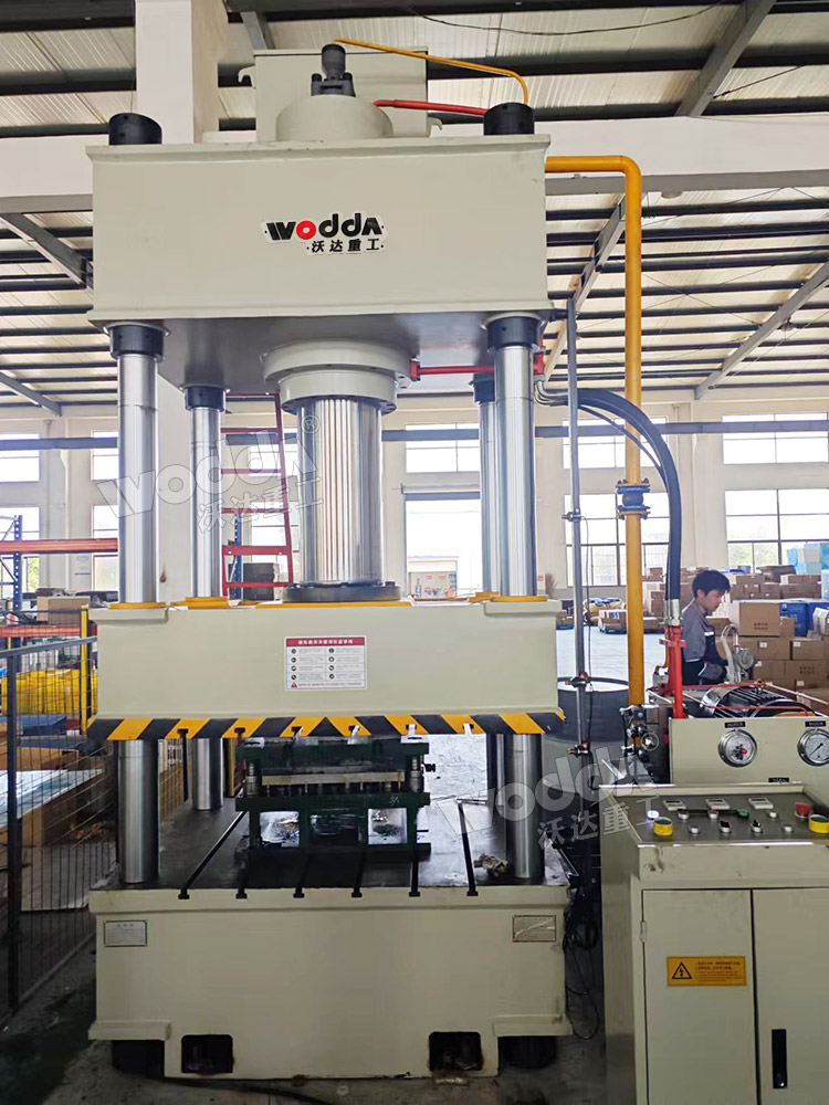 315噸三梁四柱液壓機現場 315噸三梁四柱液壓機現場