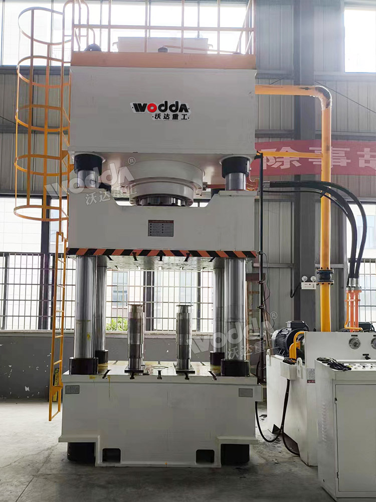 1000噸下頂缸拉伸液壓機現場 1000噸下頂缸拉伸液壓機現場