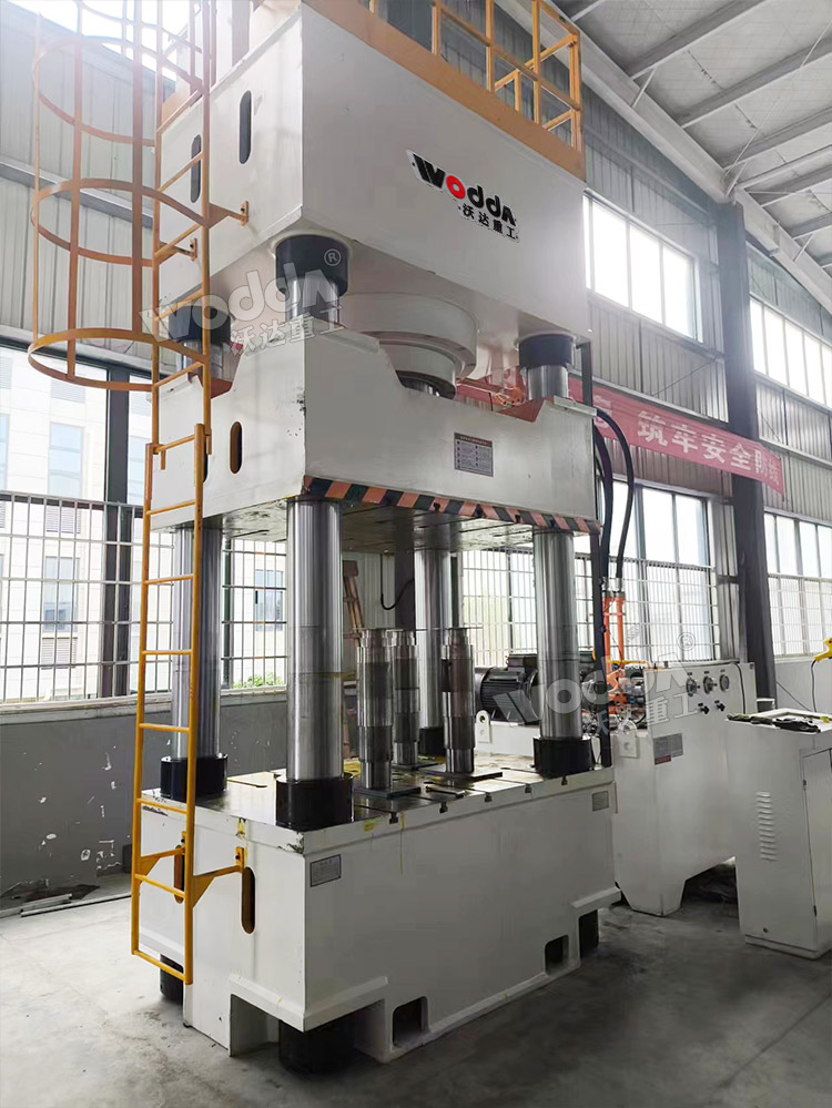 1000噸拉伸液壓機客戶車間調試 1000噸拉伸液壓機客戶車間調試