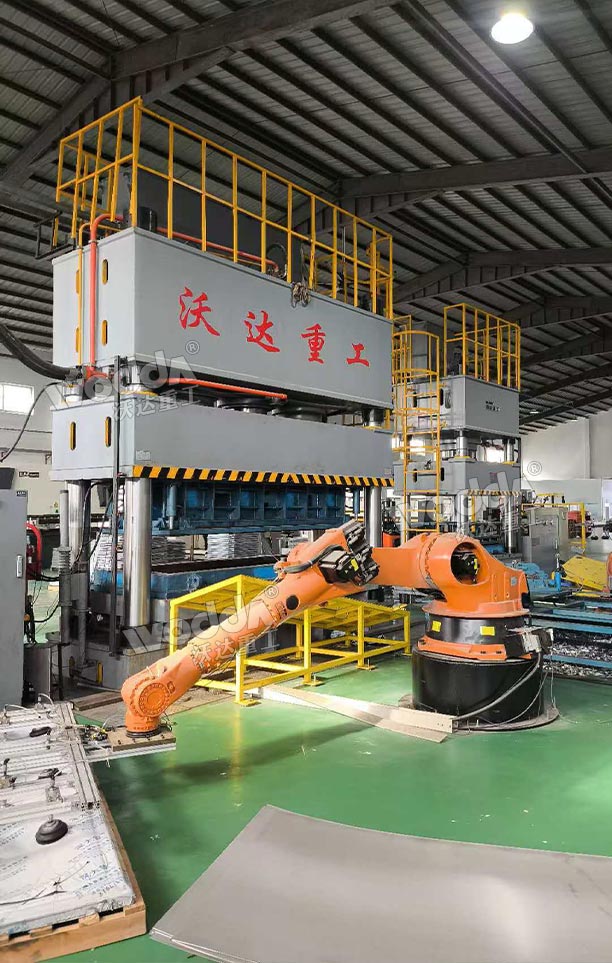 不銹鋼水箱板液壓機搭配機械手 不銹鋼水箱板液壓機搭配機械手