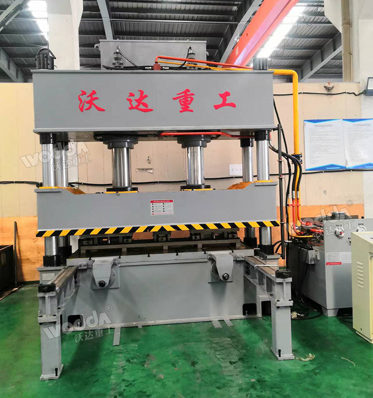 315噸鋁型材沖孔液壓機(jī)現(xiàn)場(chǎng) 315噸鋁型材沖孔液壓機(jī)現(xiàn)場(chǎng)