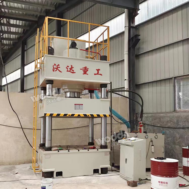 630噸三梁四柱液壓機 630噸三梁四柱液壓機