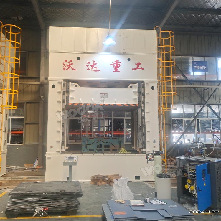 630噸汽車內(nèi)飾件成型液壓機.jpg 630噸汽車內(nèi)飾件成型液壓機.jpg