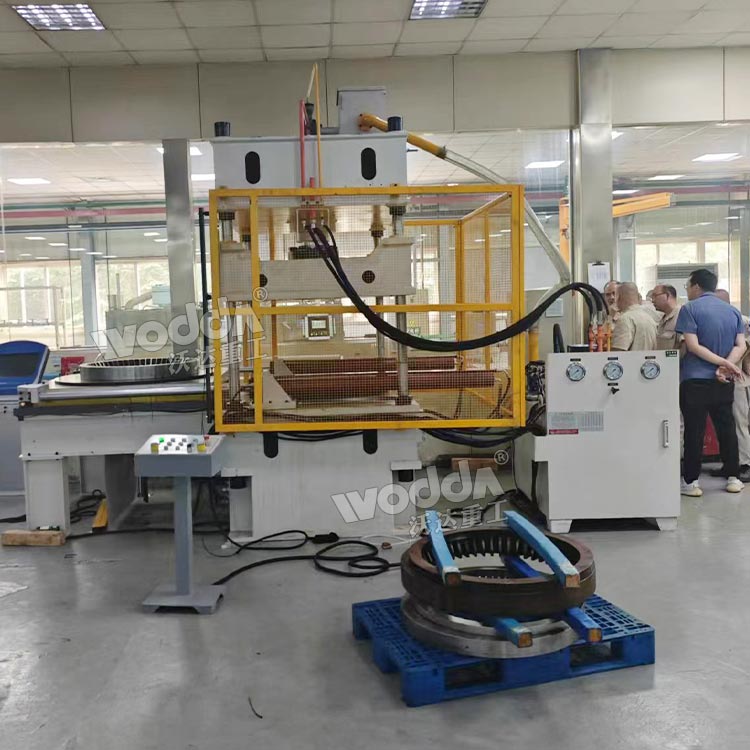 100噸三梁四柱液壓機 100噸三梁四柱液壓機