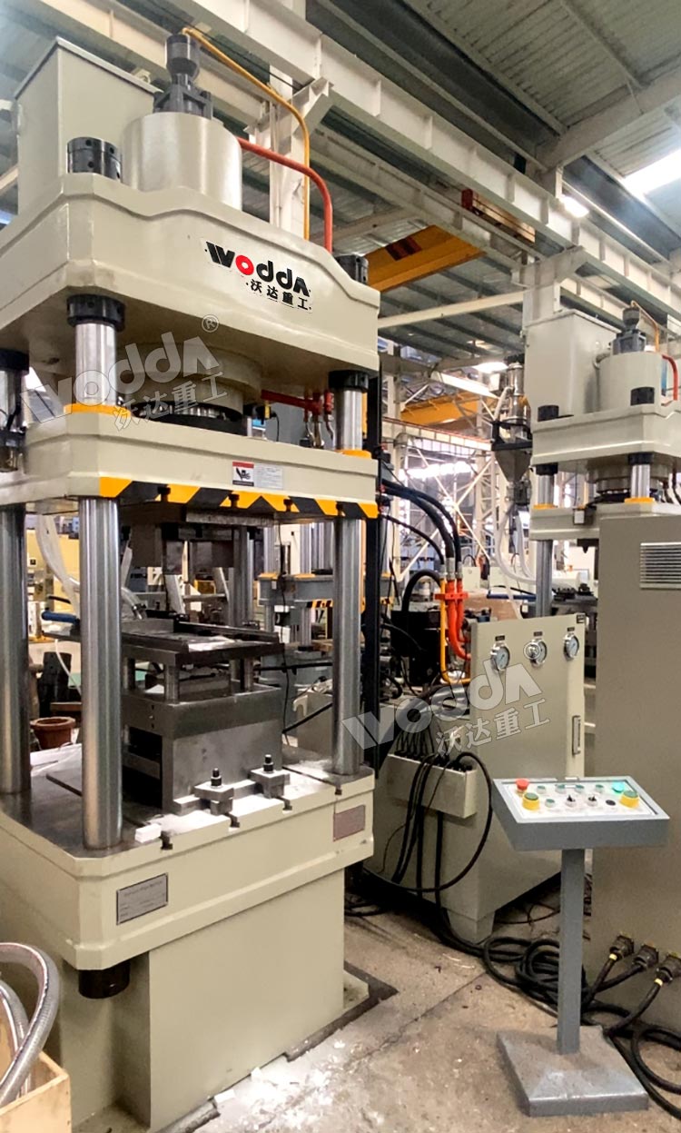 200噸陶瓷防彈片成型液壓機 200噸陶瓷防彈片成型液壓機