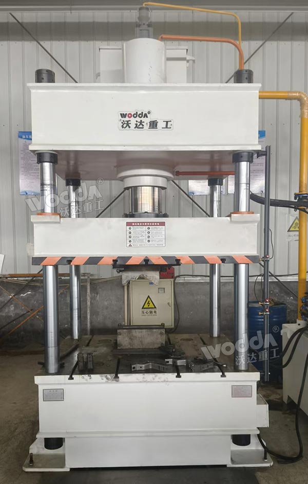 200噸三梁四柱液壓機 200噸三梁四柱液壓機