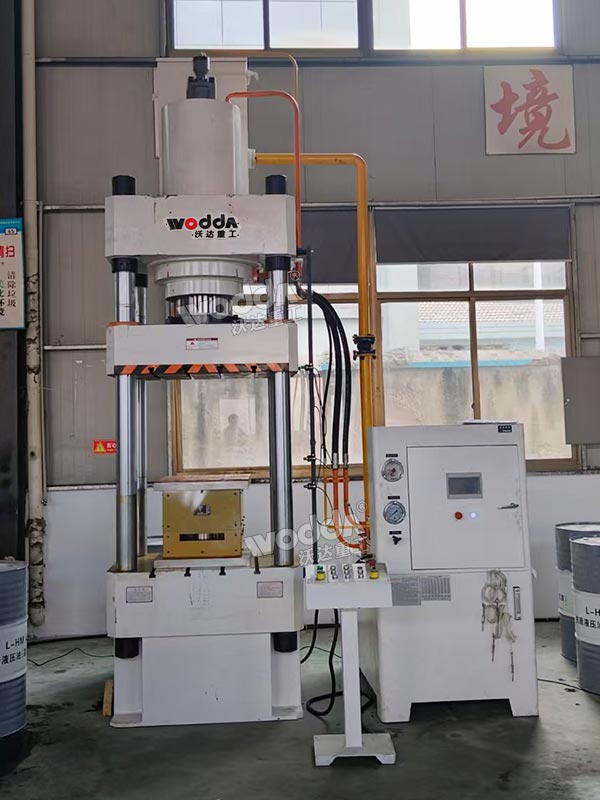 315噸防彈頭盔成型液壓機 315噸防彈頭盔成型液壓機