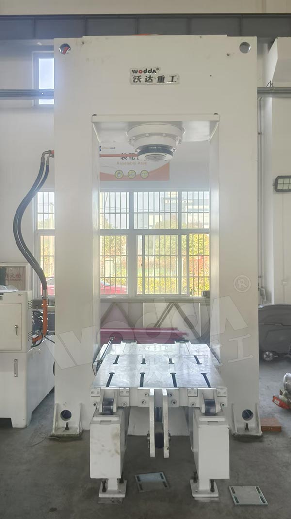 315噸龍門液壓機(jī) 315噸龍門液壓機(jī)