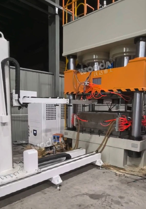 塑料托盤成型液壓機現場 塑料托盤成型液壓機現場