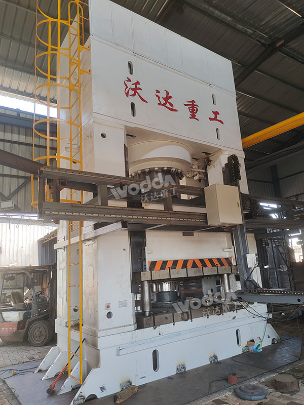 2500噸熱鍛液壓機現場.jpg 2500噸熱鍛液壓機現場.jpg