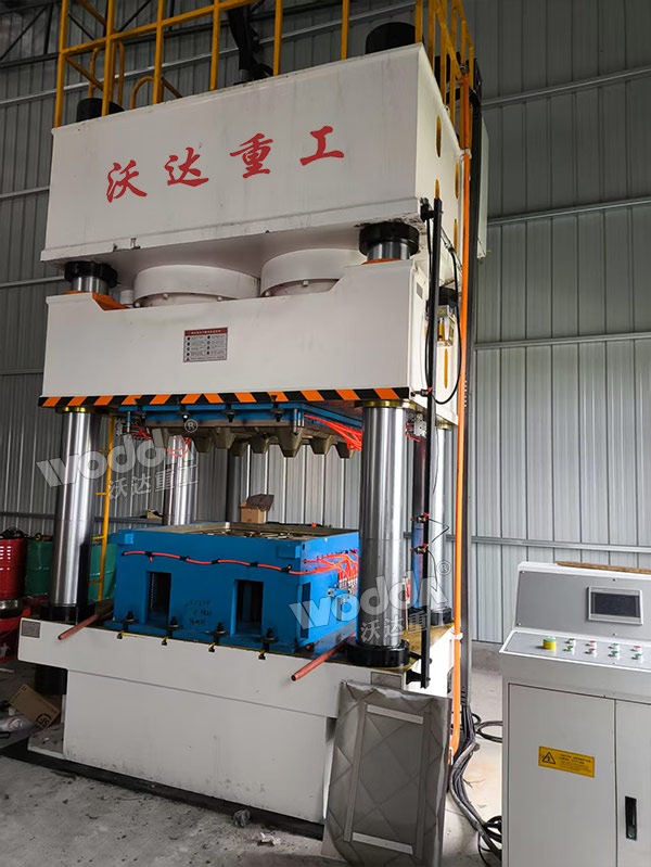 1600噸四柱液壓機 1600噸四柱液壓機