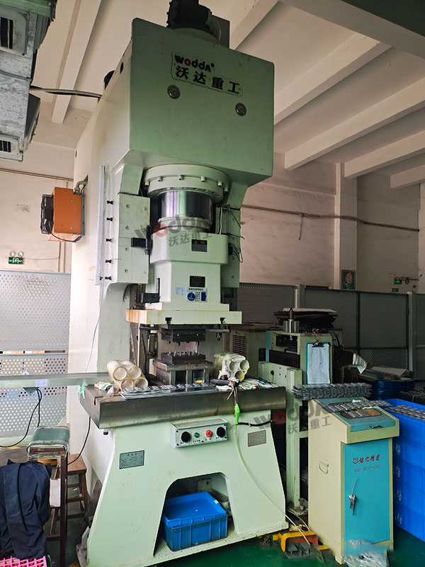 315噸油壓沖床 315噸油壓沖床