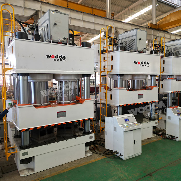 1600噸四柱液壓機(jī) 1600噸四柱液壓機(jī)