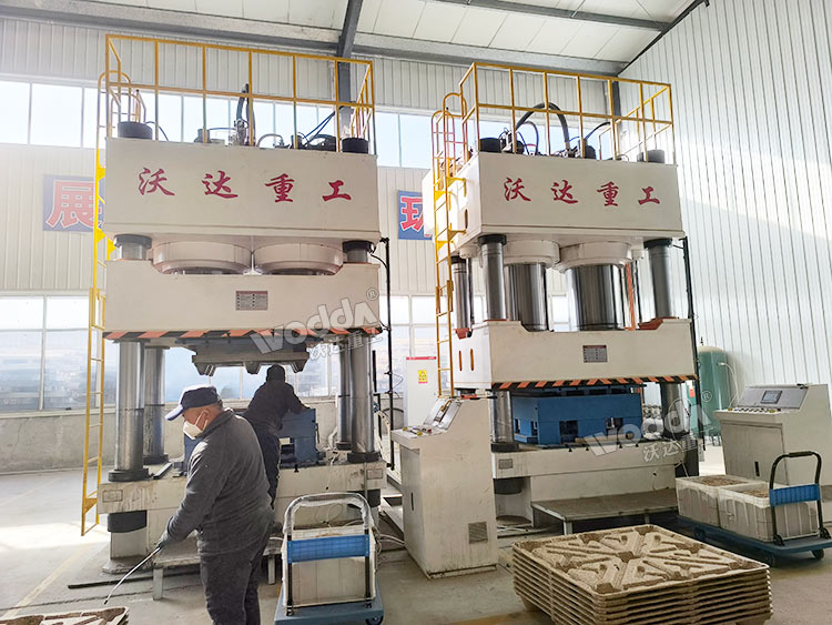 1600噸木屑托盤液壓機現場 1600噸木屑托盤液壓機現場