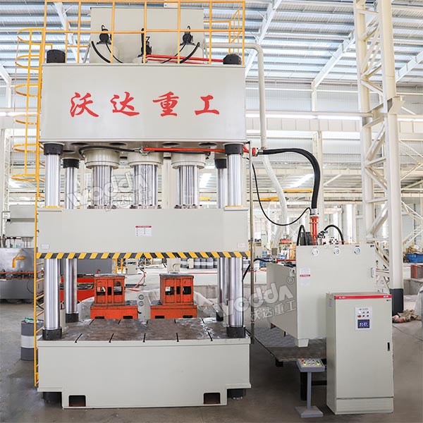 1500噸復合材料成型液壓機 1500噸復合材料成型液壓機