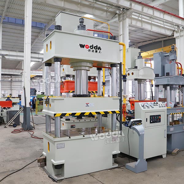 200噸四柱液壓機(jī) 200噸四柱液壓機(jī)