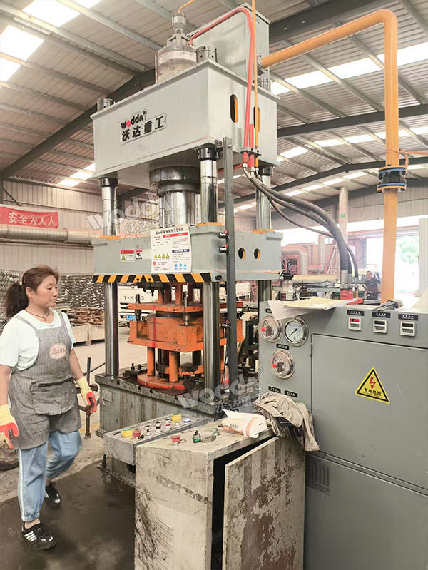 200噸封頭液壓機生產線 200噸封頭液壓機生產線