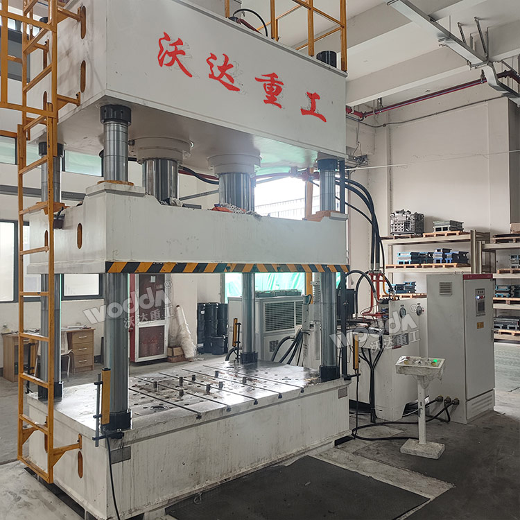 500噸四柱液壓機(jī)(液壓墊) 500噸四柱液壓機(jī)(液壓墊)