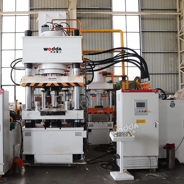 500噸粉末成型液壓機.jpg 500噸粉末成型液壓機.jpg