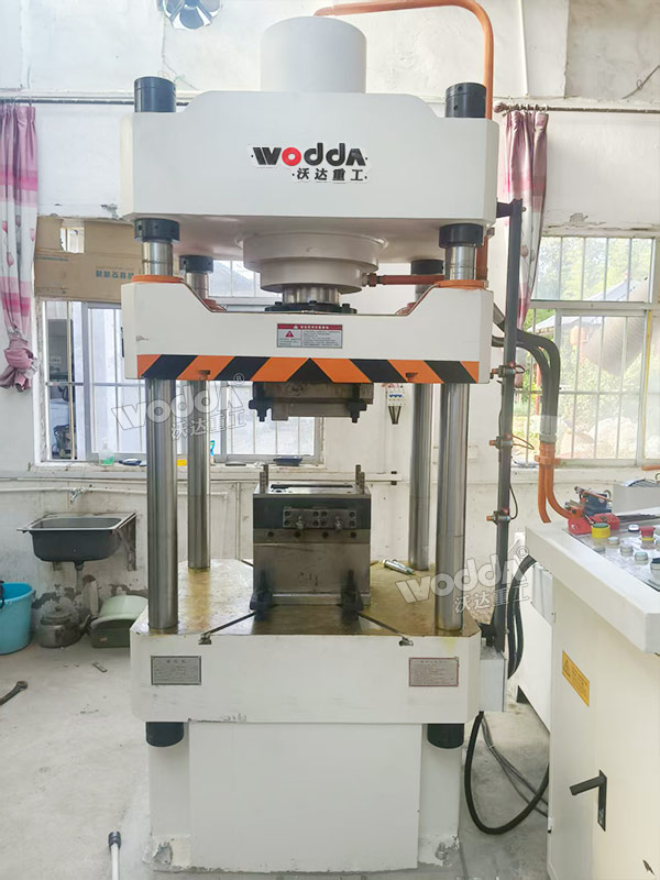 160噸鐵路高溫絕緣配件模壓液壓機 160噸鐵路高溫絕緣配件模壓液壓機