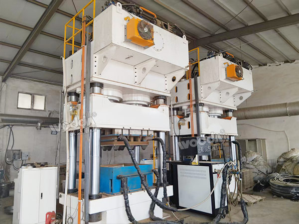 1600噸四柱液壓機安裝 1600噸四柱液壓機安裝