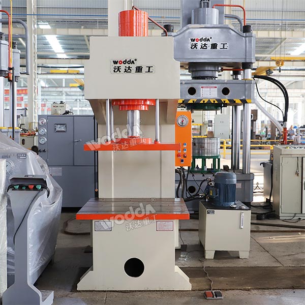 100噸單柱液壓機(壓板式) 100噸單柱液壓機(壓板式)