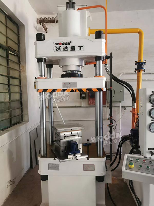 100噸四柱液壓機 100噸四柱液壓機