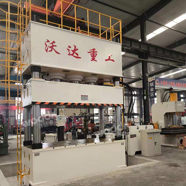 1000噸液壓機(jī) 1000噸液壓機(jī)