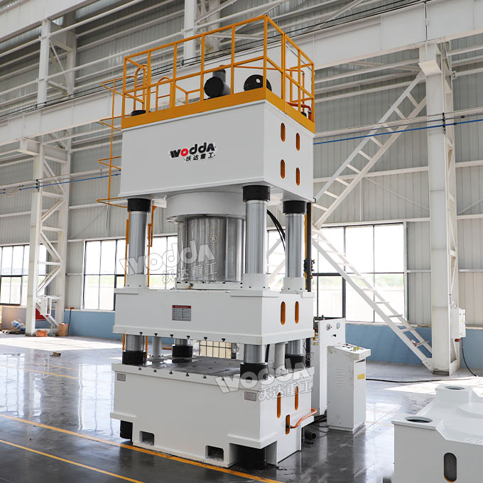 1600噸四柱液壓機(jī).jpg 1600噸四柱液壓機(jī).jpg