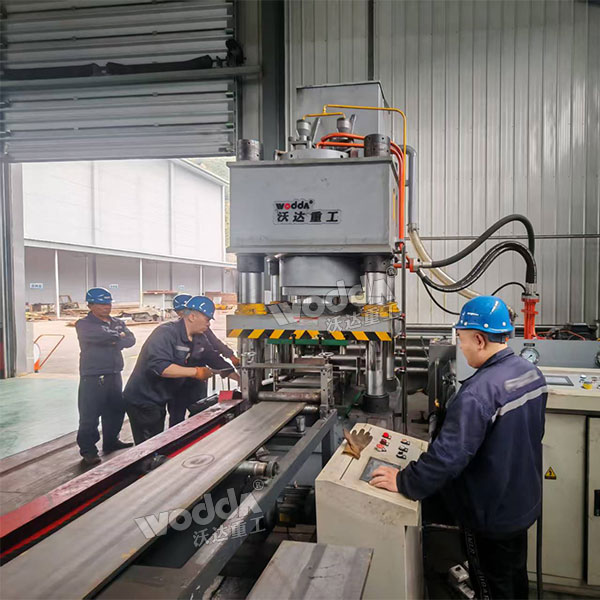 500噸錨桿托盤生產線現場.jpg 500噸錨桿托盤生產線現場.jpg