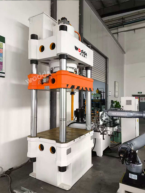 315噸四柱液壓機(伺服) 315噸四柱液壓機(伺服)