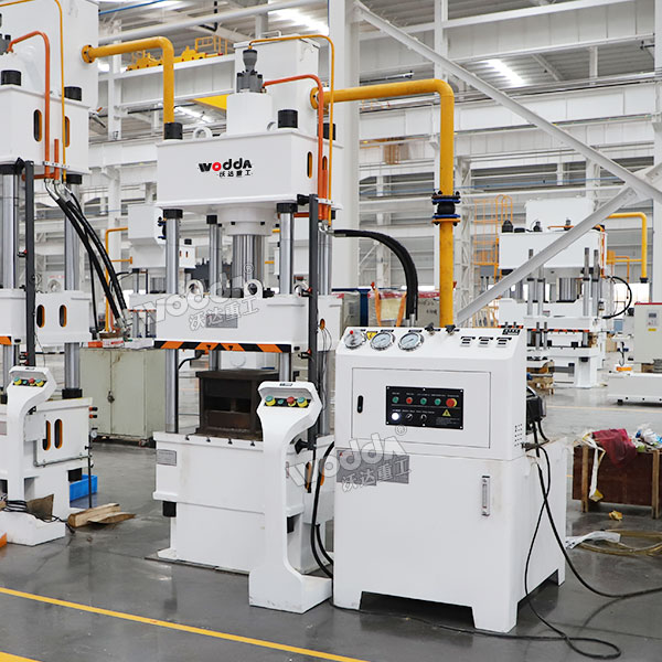 100噸三梁四柱液壓機 100噸三梁四柱液壓機