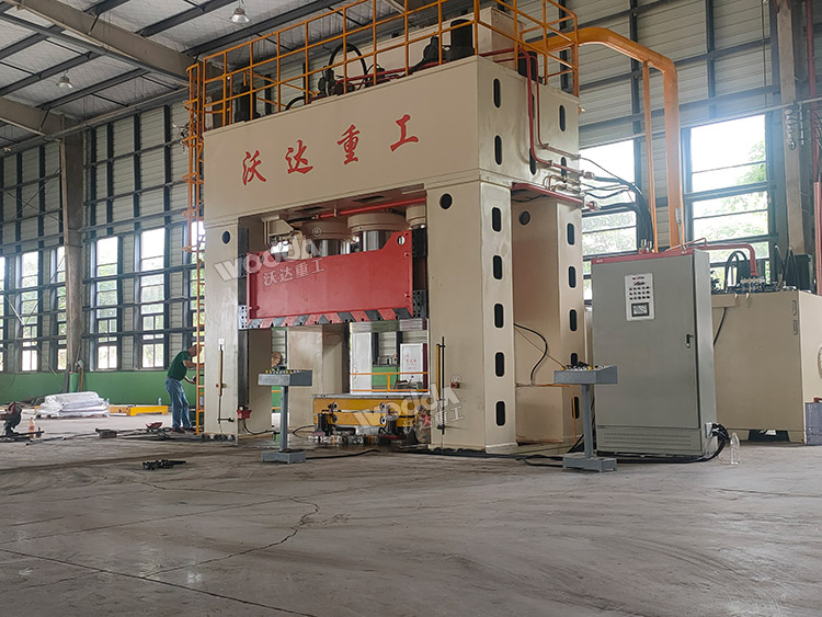 復合材料成型液壓機.jpg 復合材料成型液壓機.jpg